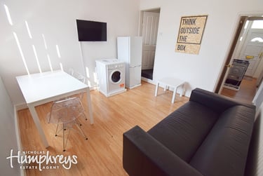 3 bed house, Conway Street, Shelton, Stoke, ST42BL - Image 6