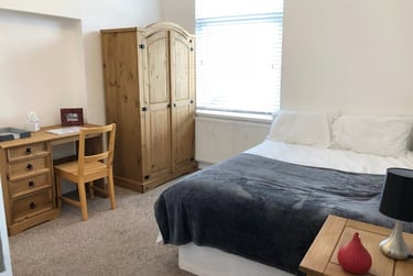 4 bed house, Guildford Street, Shelton, Stoke, ST42EP - Image 2