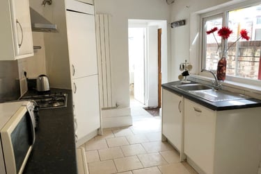 4 bed house, Guildford Street, Shelton, Stoke, ST42EP - Image 4