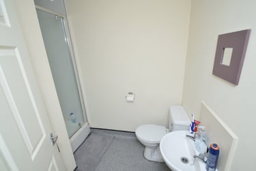 8 bed house, Cauldon Road, Shelton, Stoke, ST42DY - Image 3