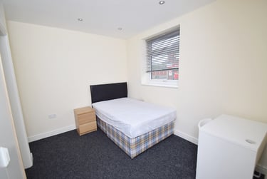 8 bed house, Cauldon Road, Shelton, Stoke, ST42DY - Image 7