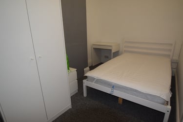 3 bed house, Spencer Road, Shelton, Stoke, ST42BE - Image 8