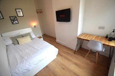 4 bed house, Conway Street, Shelton, Stoke, ST42BL - Image 1