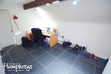 1 bed studio, Cauldon Road, Shelton, Stoke, ST42DY - Image 4