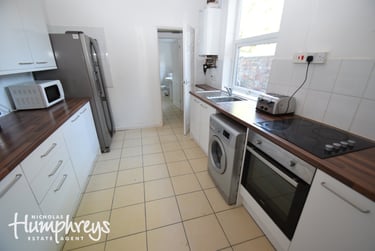 5 bed house, Watford Street, Shelton, Stoke, ST42EW - Image 2