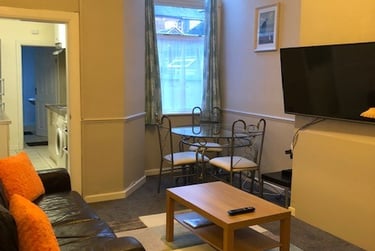 3 bed house, Spencer Road, Shelton, Stoke, ST42BE - Image 2