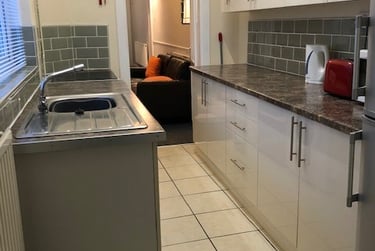 3 bed house, Spencer Road, Shelton, Stoke, ST42BE - Image 3