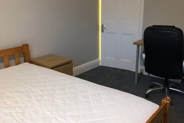 3 bed house, Spencer Road, Shelton, Stoke, ST42BE - Image 6