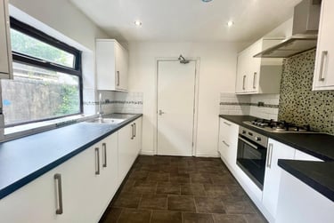 4 bed house, Seaford Street, Shelton, Stoke, ST42EU - Image 2