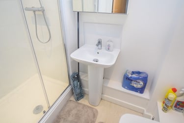 1 bed flat, London Road, Trent Vale, Newcastle under Lyme, ST51LZ - Image 4