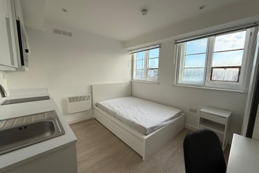 1 bed flat, Orme Road, Cross Heath, Newcastle under Lyme, ST52FB - Image 2