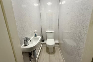 4 bed house, Guildford Street, Shelton, Stoke, ST42EP - Image 1