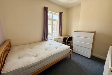 4 bed house, Guildford Street, Shelton, Stoke, ST42EP - Image 3