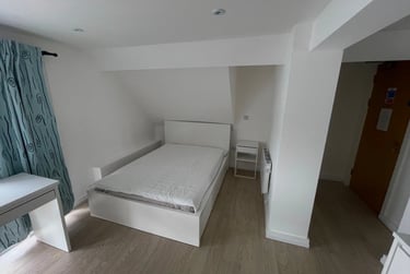 1 bed studio, Orme Road, Cross Heath, Newcastle under Lyme, ST52FB - Image 2