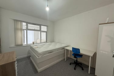 4 bed house, Cauldon Road, Shelton, Stoke, ST42EB - Image 5