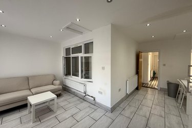 4 bed house, Cauldon Road, Shelton, Stoke, ST42EB - Image 4