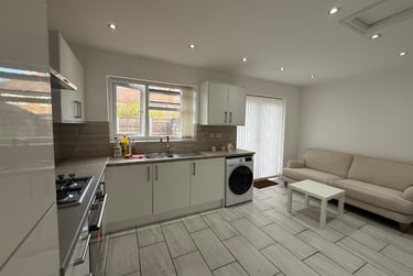 4 bed house, Cauldon Road, Shelton, Stoke, ST42EB - Image 1