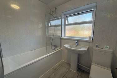 4 bed house, Cauldon Road, Shelton, Stoke, ST42EB - Image 2