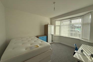 4 bed house, Cauldon Road, Shelton, Stoke, ST42EB - Image 3