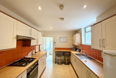 4 bed house, London Road, Basford, Newcastle under Lyme, ST51LL - Image 4