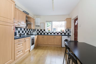 4 bed house, Faraday Road, Lenton, Nottingham, NG72DU - Image 2