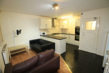 6 bed house, North Sherwood Street, Arboretum, Nottingham, NG14EN - Image 1