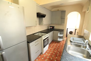 5 bed house, Annesley Grove, Arboretum, Nottingham, NG14GU - Image 2