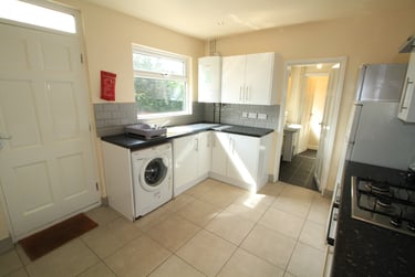 5 bed house, Beeston Road, Dunkirk, Nottingham, NG72JP - Image 2