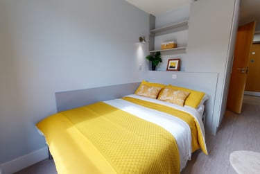 Silver En Suite at iQ Grove, 69 Grove Street, New Town, Edinburgh, EH38FD - Image 1