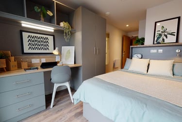 Gold En Suite Plus at iQ Altus House, Tower House Street, City Centre, Leeds, LS28GH - Image 1