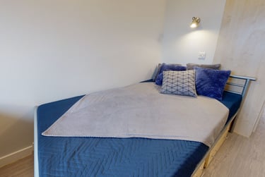 Bronze En Suite Plus at iQ Hayes Wharf, Holmes Road, City Centre, Lincoln, LN11RF - Image 1