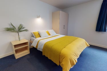 Gold En Suite at iQ Pavilions, Pavilions Student Village, Ruston Way, Lincoln, LN67BQ - Image 1
