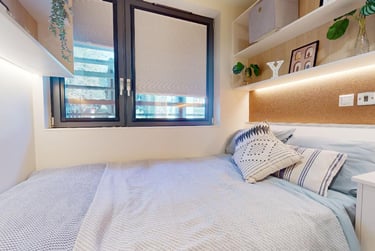 Bronze 3 Bed Apt Plus at iQ Paris Gardens, 6 Paris Garden, Southwark, London, SE18DJ - Image 1