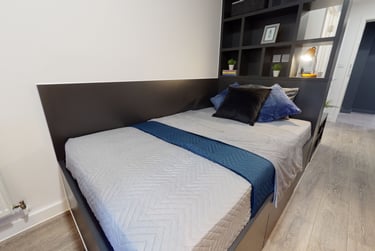 Bronze Studio Plus at iQ Shoreditch, East Road, Shoreditch, London, N16AD - Image 1