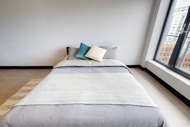 Gold En Suite at iQ Exchange, 143 Lower Parliament Street, City Centre, Nottingham, NG11EE - Image 1