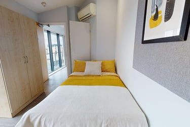 Penthouse En Suite at iQ Exchange, 143 Lower Parliament Street, City Centre, Nottingham, NG11EE - Image 1