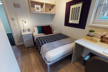 Silver En Suite - Image 1