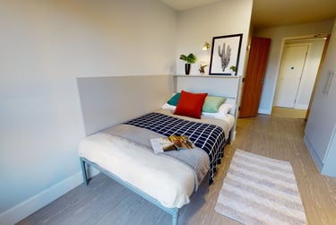 Silver En Suite - Image 1