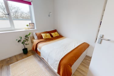 Gold En Suite Plus at iQ The Pad, 71 Egham Hill, City Centre, Egham, TW200ER - Image 1