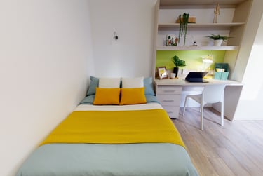 Silver En Suite Plus at iQ The Pad, 71 Egham Hill, City Centre, Egham, TW200ER - Image 1