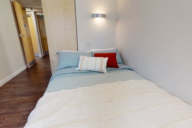 Silver En Suite Plus - Image 1