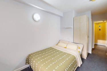 Copper En Suite Plus at iQ Little Aspley House, Firth Street, City Centre, Huddersfield, HD13BN - Image 1