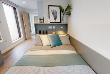 Copper En Suite Premium at iQ Altus House, Tower House Street, City Centre, Leeds, LS28GH - Image 1