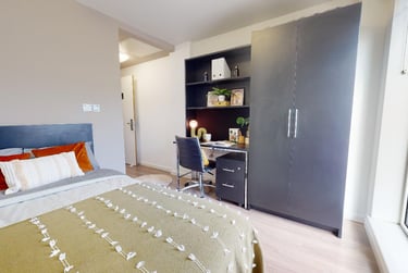 Silver En Suite Plus - Image 1