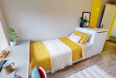 Gold Studio Deluxe at iQ East Court, 450 Mile End Road, Mile End, London, E14GG - Image 1