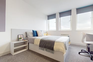 Silver Studio - Image 1