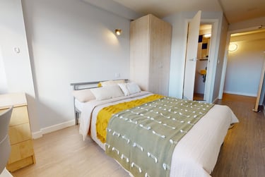 Bronze En Suite Plus - Image 1