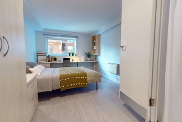 Silver En Suite Plus - Image 1