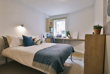 Diamond En Suite at iQ Fiveways House, North Road, City Centre, Wolverhampton, WV11HR - Image 1