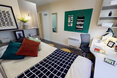 Silver En Suite-2627 at iQ Ty Willis House, 6-8 High Street, City Centre, Bangor, LL571NP - Image 1